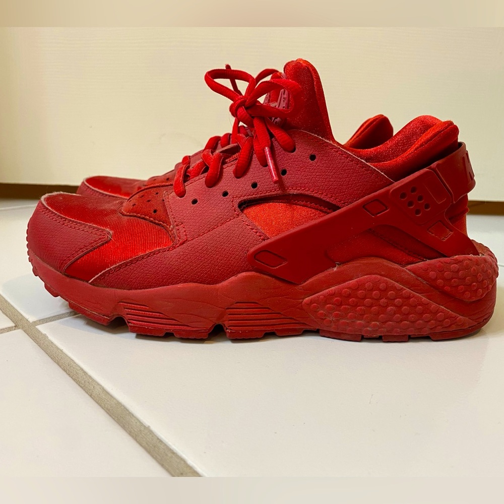 Women’s Red Huaraches